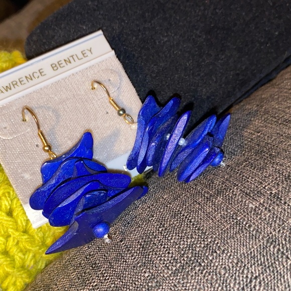 🌸4 for $20 dangly deep blue modern art earrings - Picture 2 of 6